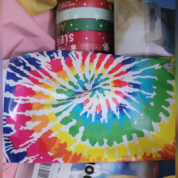 Winner is being select NOW!! Mystery Box + entry KATE SPADE Navy Blue & Cream - Picture 7 of 17